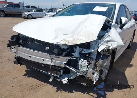 2025 Toyota Camry Le z USA, uszkodzony, nr VIN 4T1DAACK6SU064682